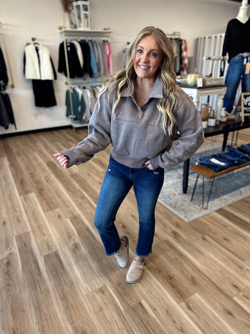 Bonnie Collared Buttoned Sweatshirt