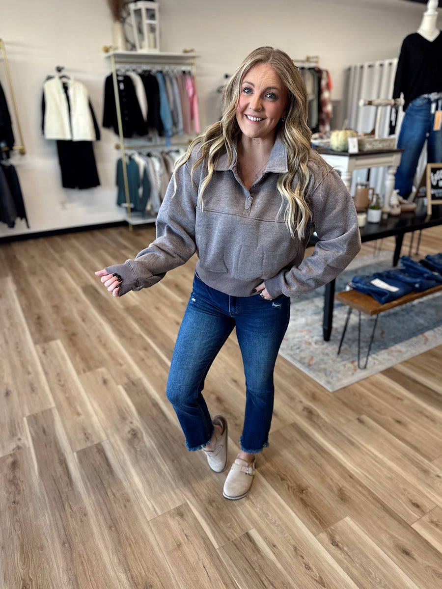 Bonnie Collared Buttoned Sweatshirt