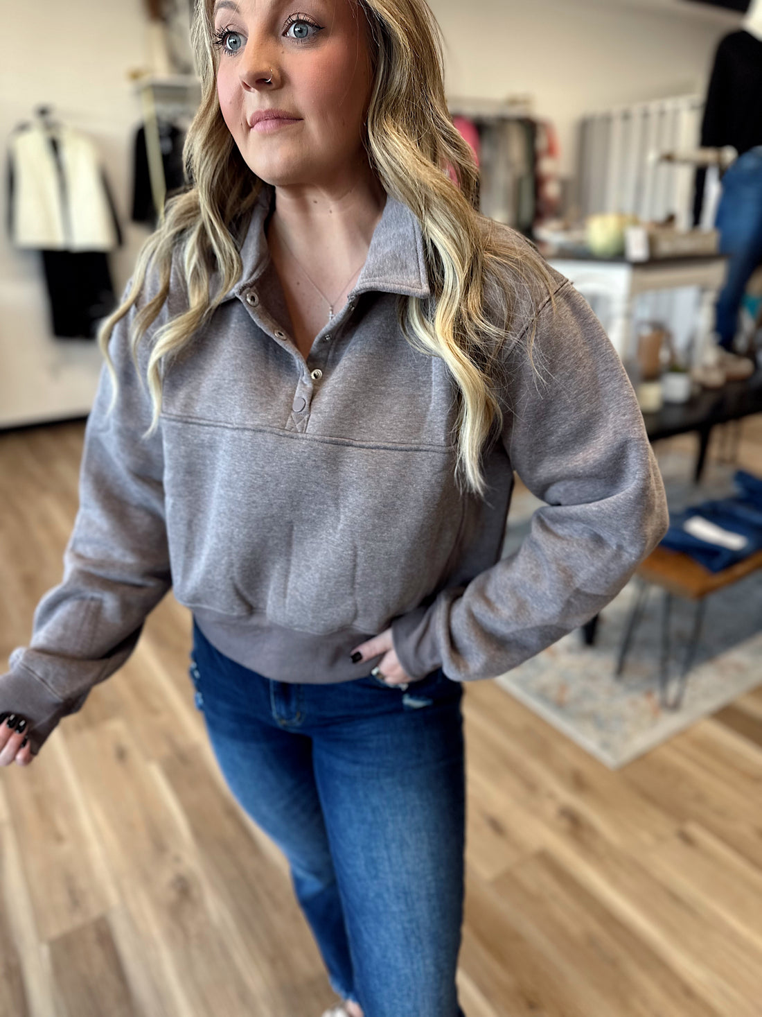 Bonnie Collared Buttoned Sweatshirt